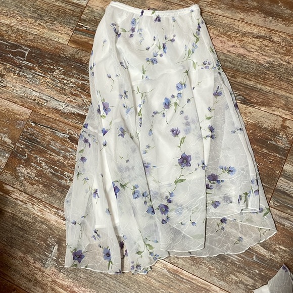 r n kidz white two piece with purple floral design. skirt and top set - Picture 4 of 11